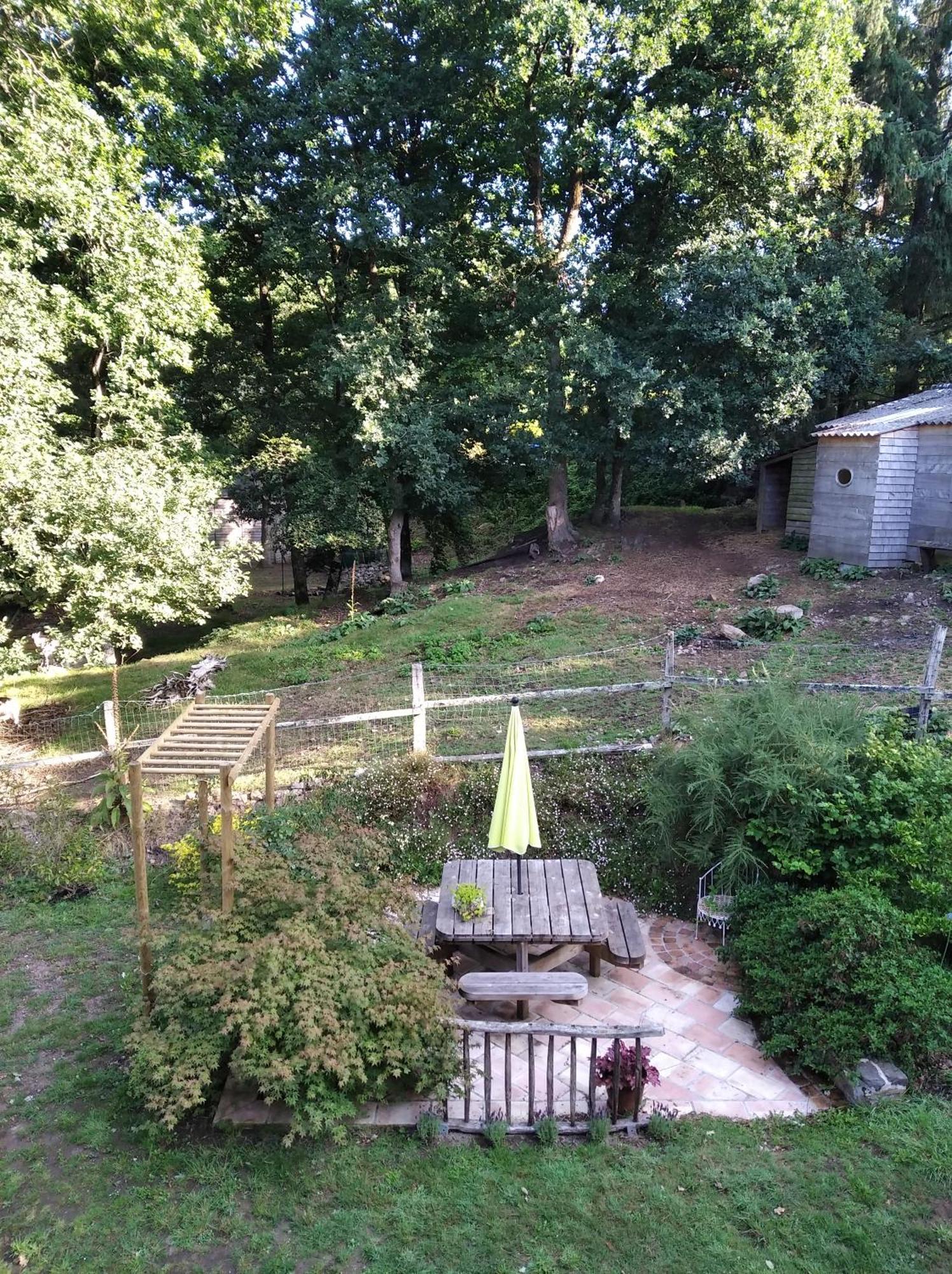 Maison Dans Un Environnement Boise Tres Calme *